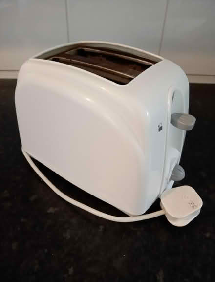 Photo of free 2 slice toaster (Darley. DE1) #1