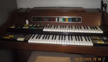 Photo of free Lg Electric Organ (Worcester WR5) #1