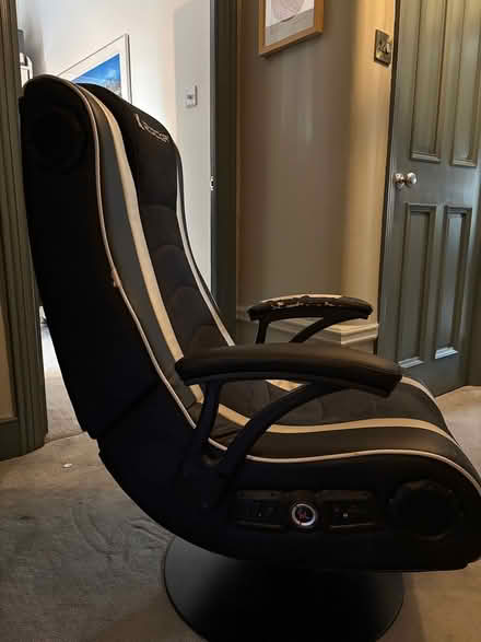 Photo of free gaming chair -built in speakers (Furzedown Tooting) #1