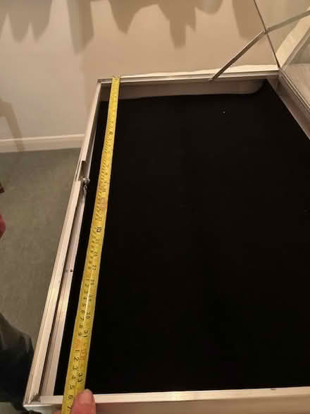 Photo of free 2 x Jewellery/Art display cabinets (Holbrook DE56) #4