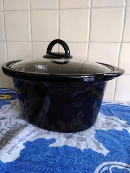 Photo of free Stoneware 3.5L Crockpot and lid (Chipping Norton OX7) #1