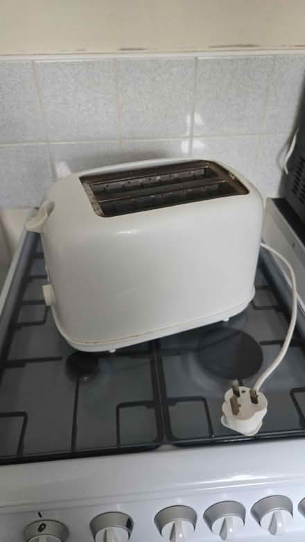 Photo of free 2 slice toaster (Woodside, DY2) #2
