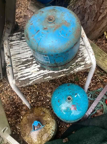 Photo of free 904 / 907 empty gas bottles (Camberley) #2
