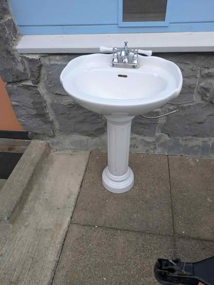Photo of free Pedestal sink (West End Santa Rosa) #1