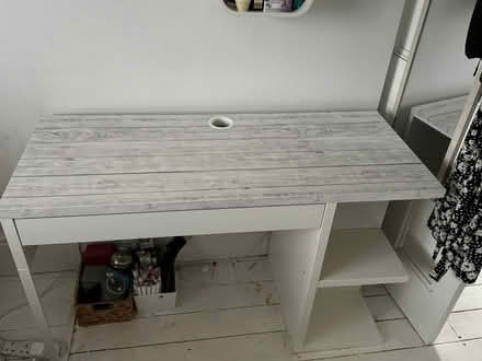 Photo of free Desk (Ws111er) #1