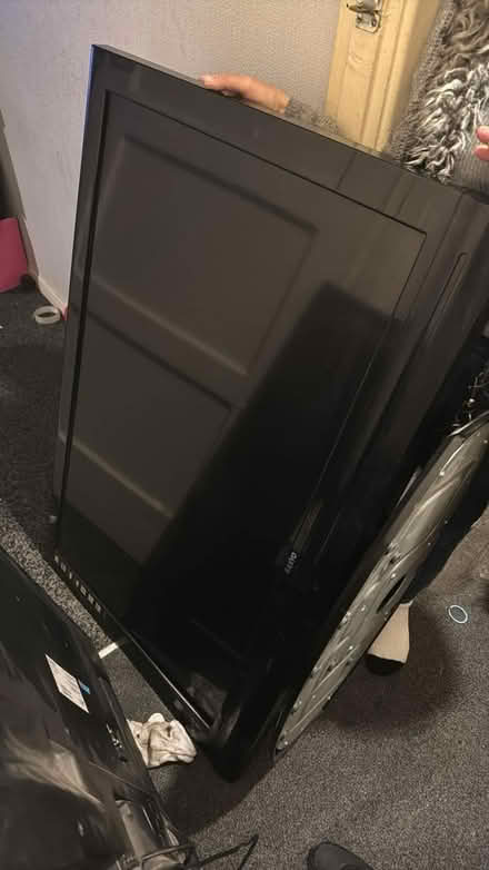 Photo of free TV (LU1 5) #1