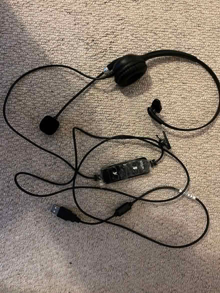 Photo of free Wantek headset with microphone (Lower Weston) #1