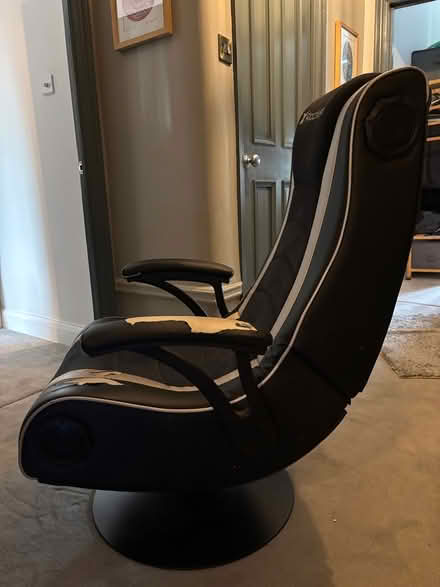 Photo of free gaming chair -built in speakers (Furzedown Tooting) #3