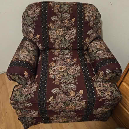Photo of free Big comfy chair (Camano island Lost Lake area) #1