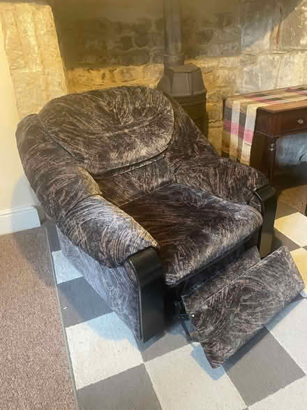 Photo of free Settee and single chair (Sandford-on-Thames OX4) #2