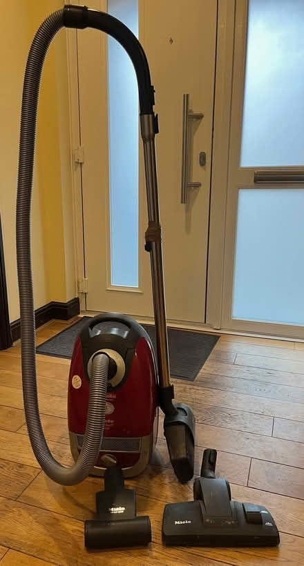 Photo of free Miele vacuum cleaner with attachments (Charlton OX12) #1