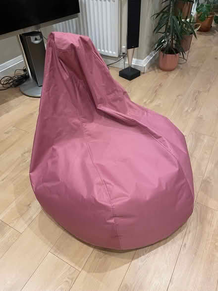Photo of free Pink gaming beanbag (Crouch Hill N19) #1