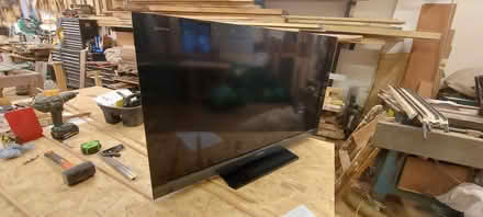 Photo of free Sony Bravia 40 inch tv (Sn8 3ly) #1