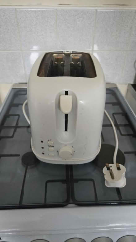 Photo of free 2 slice toaster (Woodside, DY2) #1