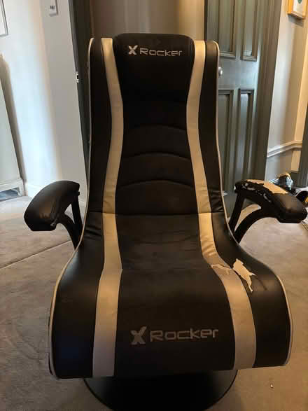 Photo of free gaming chair -built in speakers (Furzedown Tooting) #2
