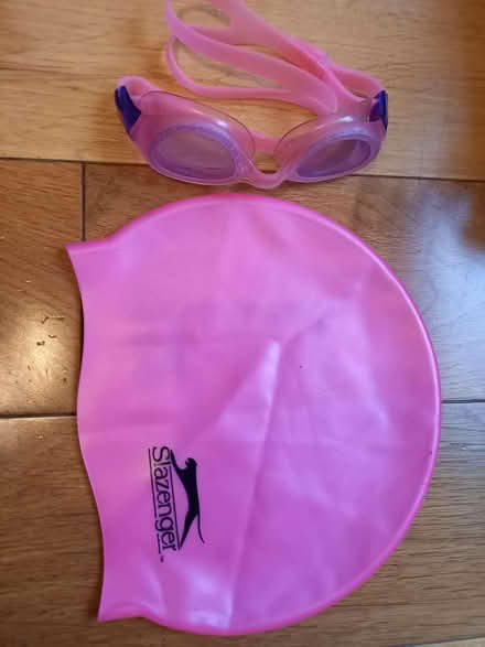 Photo of free Pink swimming hat and goggles (Cherwell Heights OX16) #1