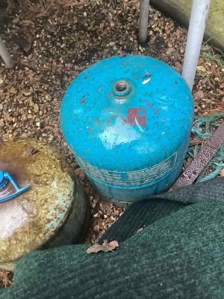 Photo of free 904 / 907 empty gas bottles (Camberley) #1