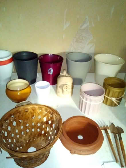 Photo of free An Assortment of Plant Pots (Hoddesdon EN11) #3