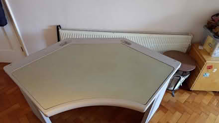 Photo of free Corner desk (TW3 Hounslow Central) #3