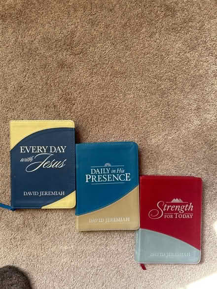 Photo of free 3 David Jeremiah daily devotionals (Marley) #1