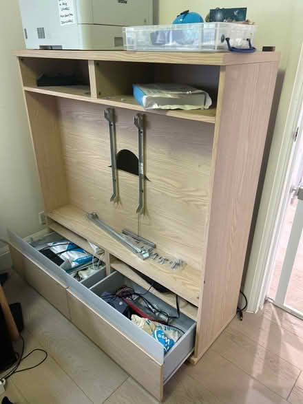 Photo of free Tv cabinet with TV mount (KT6 Surbiton) #1