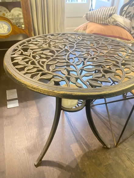 Photo of free table and chairs on the balcony (SW3 3BX) #1