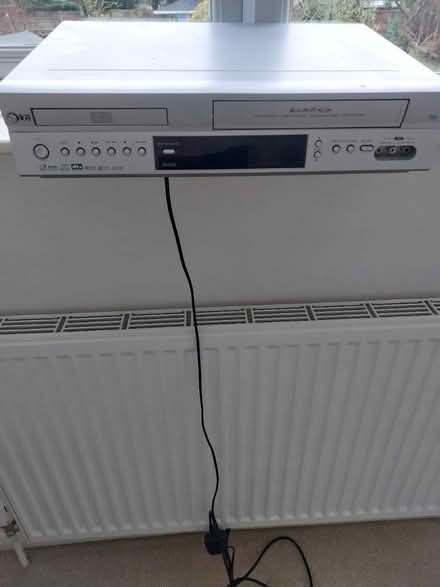 Photo of free Vhs/ DVD player (West Wickham) #1