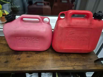 Photo of free Petrol cans 5l (TW3 Hounslow Central) #1