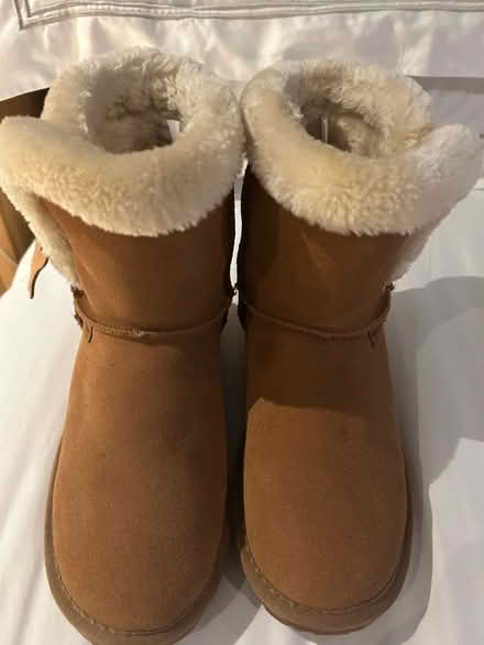 Photo of free Hush puppy women’s slippers (Camberley GU15) #1