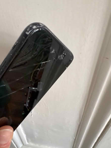 Photo of free Broken iPhone for spares (Haringey N15 3) #2