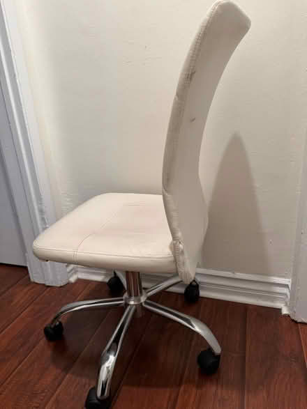 Photo of free White desk chair (Mid City / Koreatown) #3
