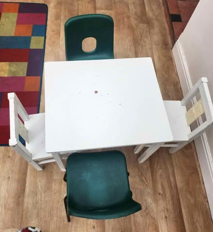 Photo of free kids table & 4 chairs (BR5) #1