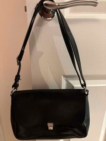 Photo of free Black handbag A (Cairneyhill KY12) #1