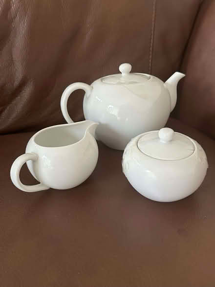 Photo of free Habitat White Porcelain Teapot / Jug / Sugar Bowls (Warfield RG12) #1