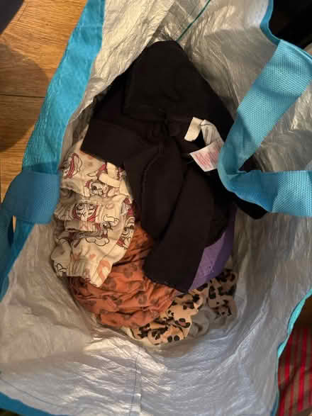 Photo of free 4-5yrs girls clothes (LU2) #1