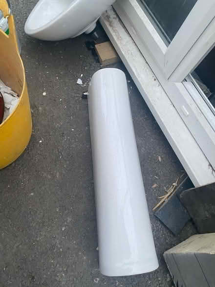 Photo of free Hand basin and pedestal (Oswestry SY11) #2