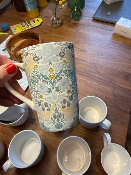 Photo of free Mugs and glasses (Pimlico, SW1) #1