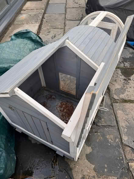 Photo of free Large Rabbit Guinea Pig Hut (Anerley SE20) #3