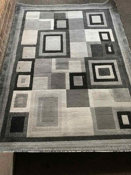 Photo of free Rug.. black /grey (Bewdley DY12) #1