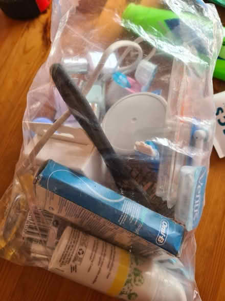 Photo of free Miscellaneous bathroom items (Wood green N22) #3