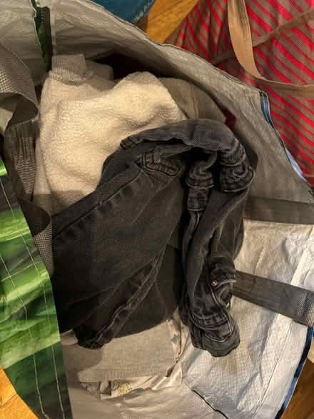 Photo of free Boys clothes 3-4yrs (LU2) #1