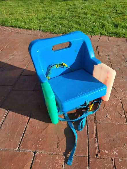 Photo of free folding strap on toddler seat (Brasenose OX11) #1