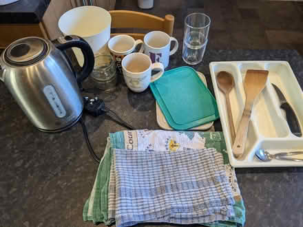 Photo of free Working kettle & kitchen bits (M33) #1