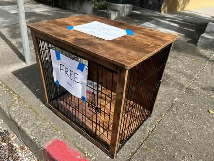 Photo of free Dog kennel house on the street (1660 2nd Street, San Rafael) #2
