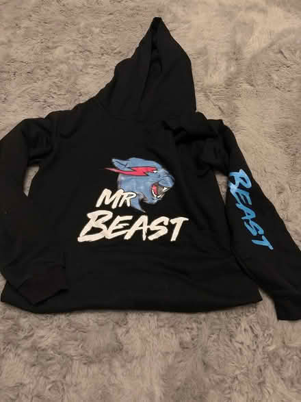 Photo of free Hoodie (DA11) #1