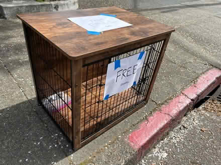 Photo of free Dog kennel house on the street (1660 2nd Street, San Rafael) #1