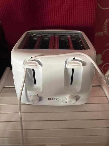 Photo of free toaster x4 slice (Brierlow Bar SK17) #1