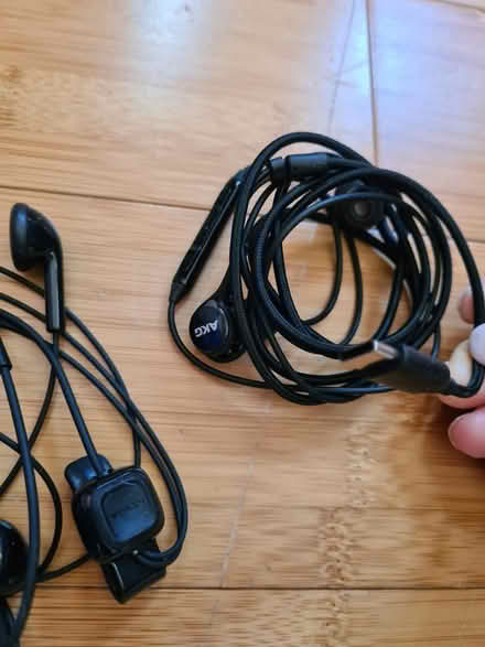 Photo of free 2x headphones (Wood green N22) #2