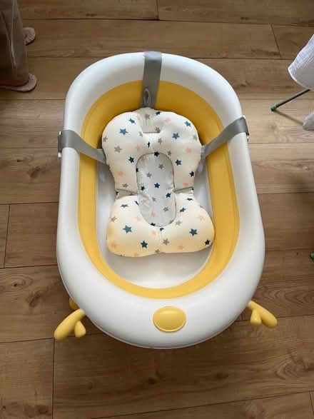 Photo of free Baby bathtub (Tooting SW17) #1