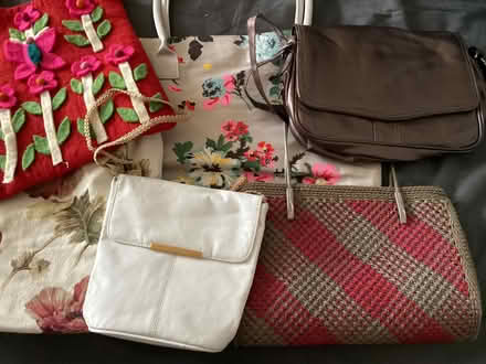 Photo of free Bags: shopping bags and handbags (Round Green LU3) #1